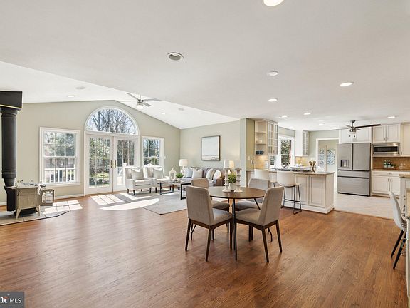 4th image of 8536 Plum Creek Dr