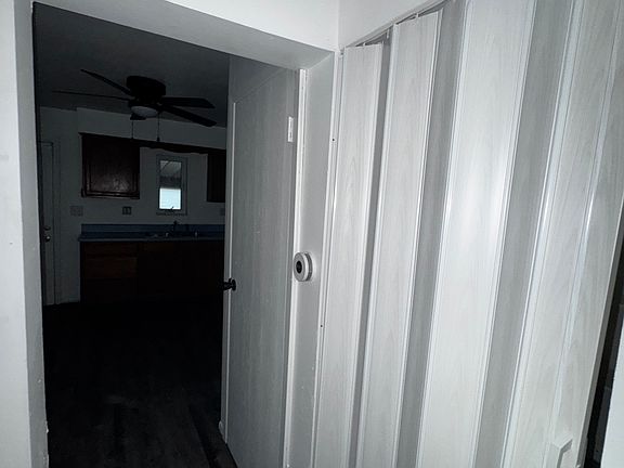 5th image of 2219 Woodford St