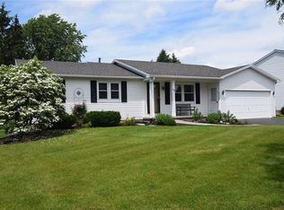 16 Sungrove Ln, Rochester, NY 14624