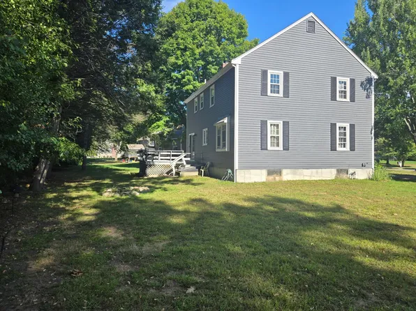 23 Kings Row Ln, Framingham, MA 01701
