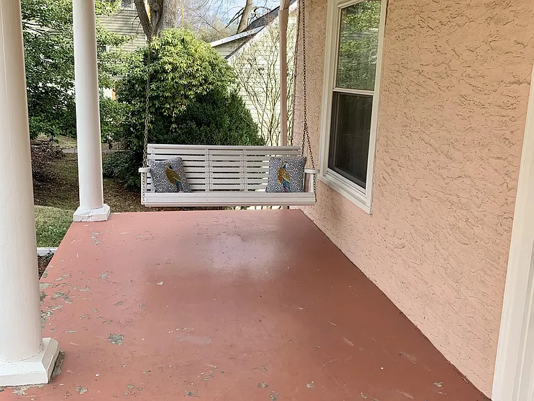 916 Pine Rd — Photo 2
