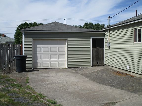 3rd image of 1425 Francis Ave