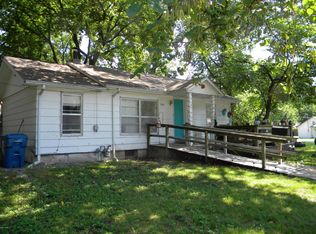 907 Poplar St, Carthage, MO 64836