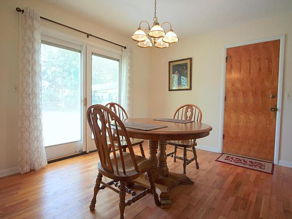 3rd image of 165 Woodrow Ave S