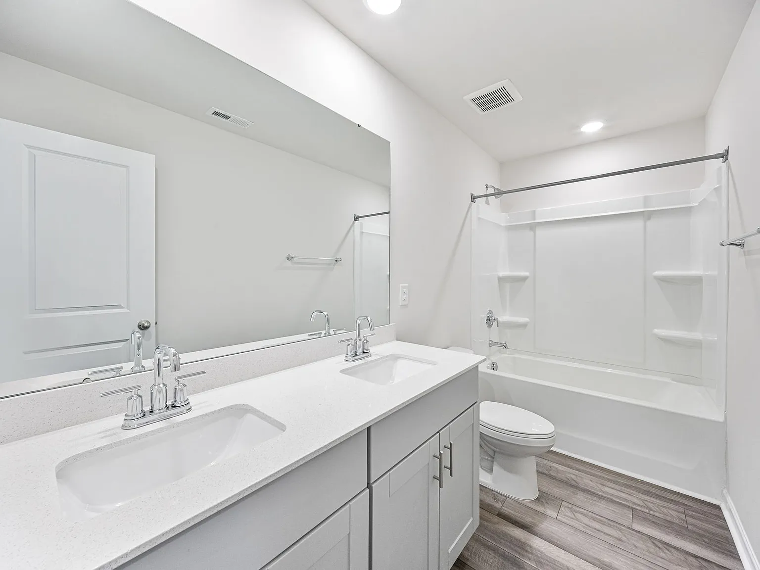 4 bed, 2023 sqft, $2,350 — Photo 4