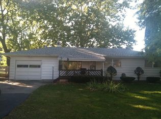 1445 Molitor Rd, Aurora, IL 60505