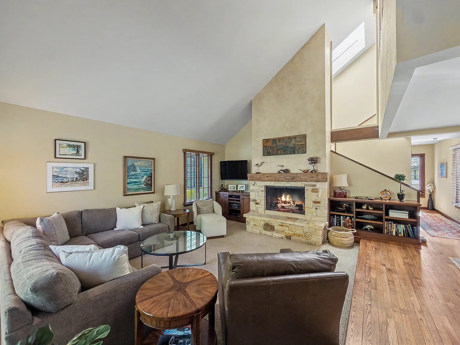 3 bed, 2.5 bath, 2041 sqft, $12,000 — Photo 3