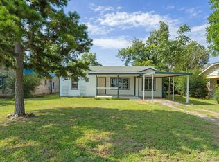207 W Smith Ave, Iowa Park, TX 76367