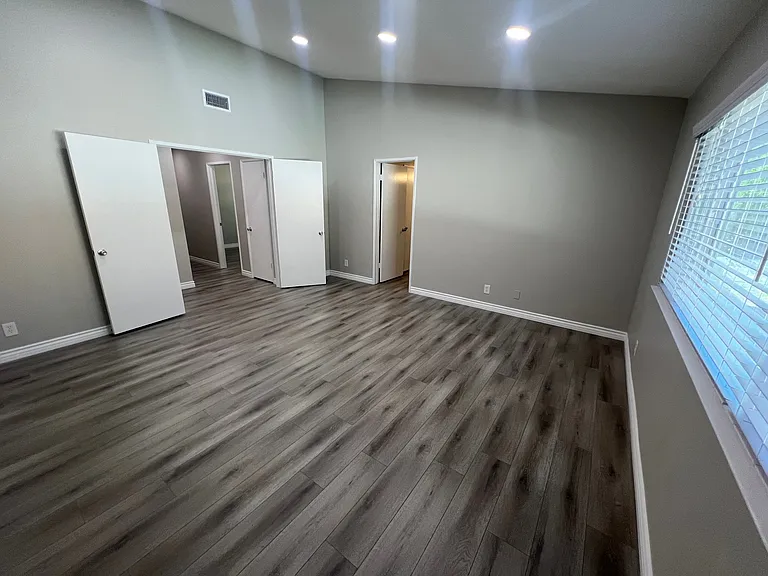 2800 Regina Ave — Photo 19