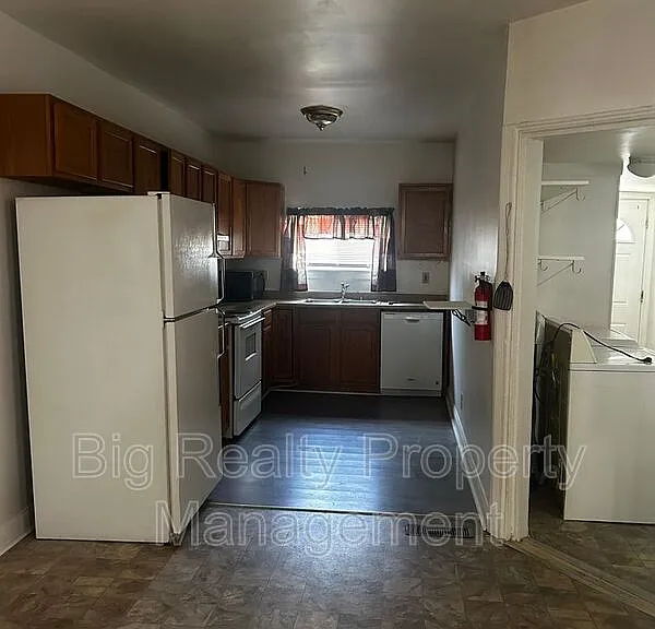 441 Walnut St — Photo 4