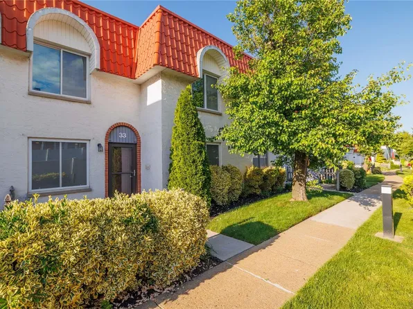 33 Alhambra Drive #33, Oceanside, NY 11572