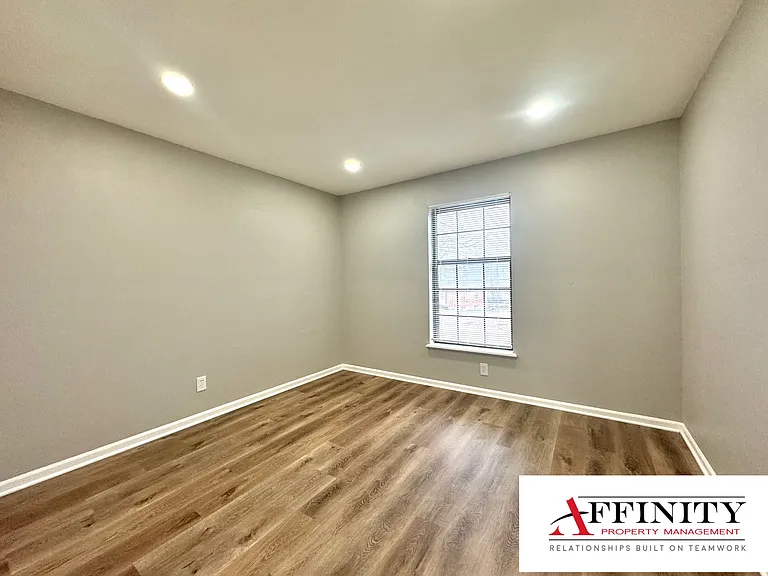 805 NW Mock Ave #D — Photo 11