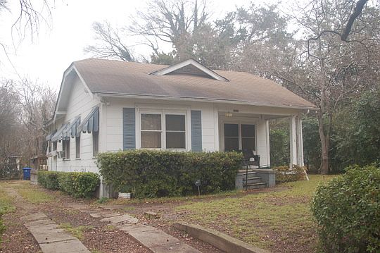 1st image of 2516 Woodford St
