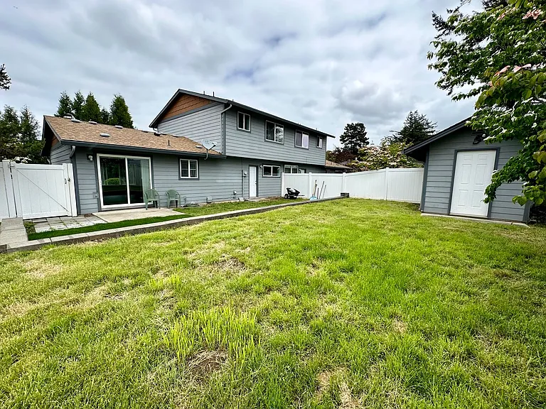 1098 SW Hensley Rd — Photo 21