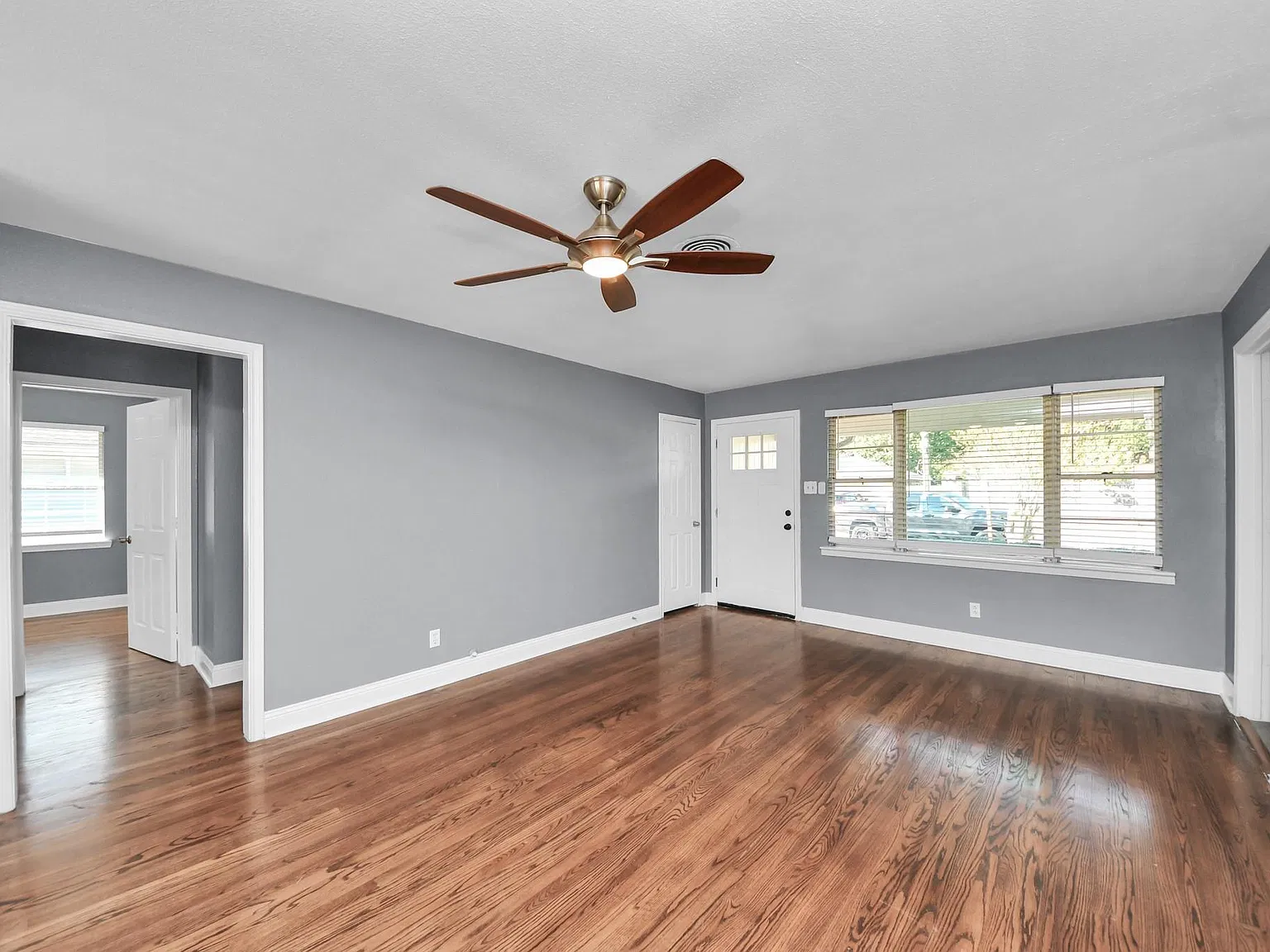 4 bed, 2.0 bath, 1500 sqft, $2,000 — Photo 3