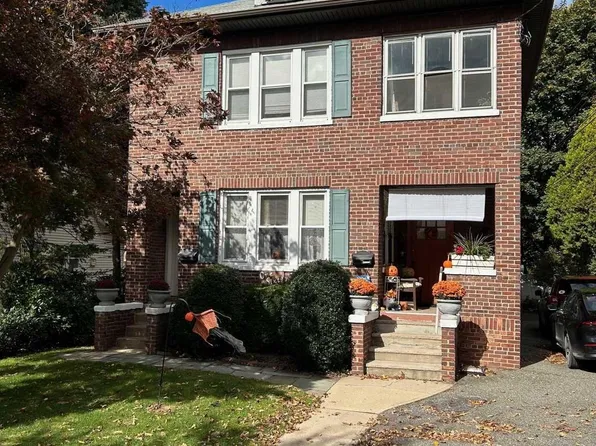 160 Manhattan Ter, Dumont, NJ 07628