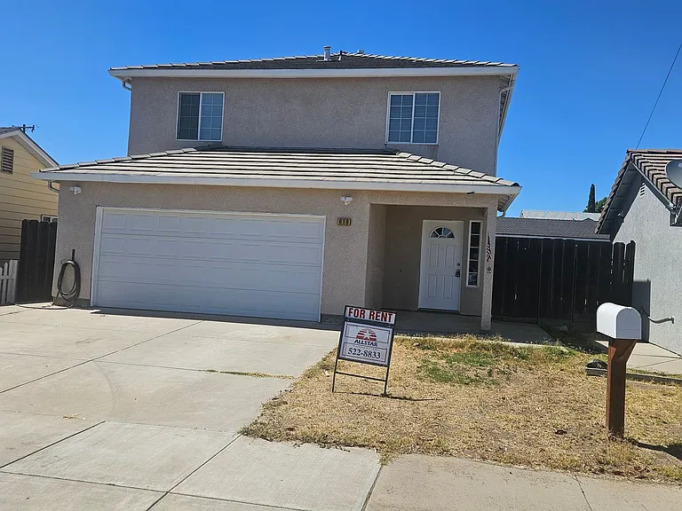 618 E C St — Photo 1