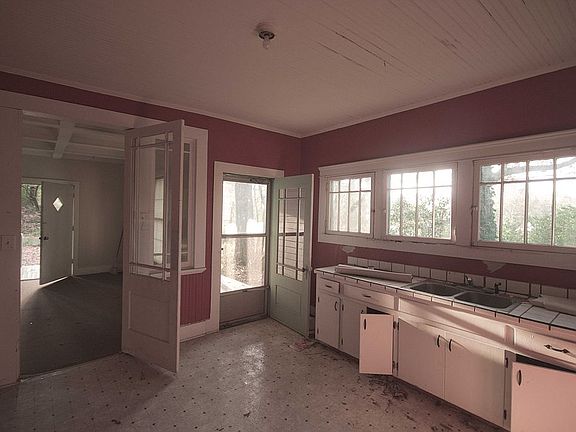 3rd image of 126 Sturdivant Dr
