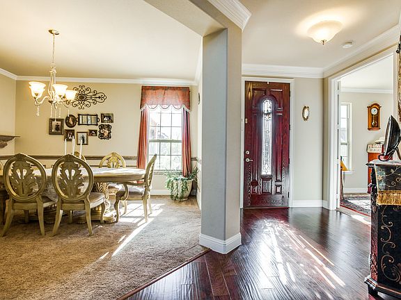 3rd image of 628 Shadow Glen Ln