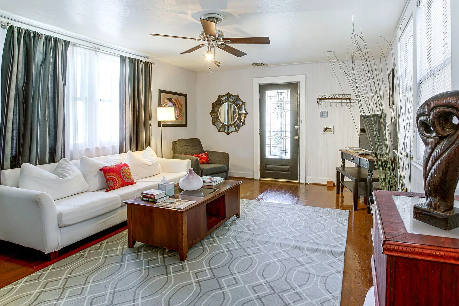 3 bed, 1.0 bath, 1313 sqft, $2,167 — Photo 1