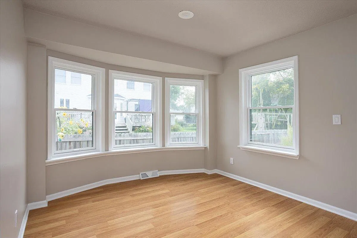 4 bed, 2800 sqft, $3,500 — Photo 2