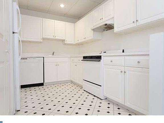 3rd image of 1220 Sansom St APT 7S