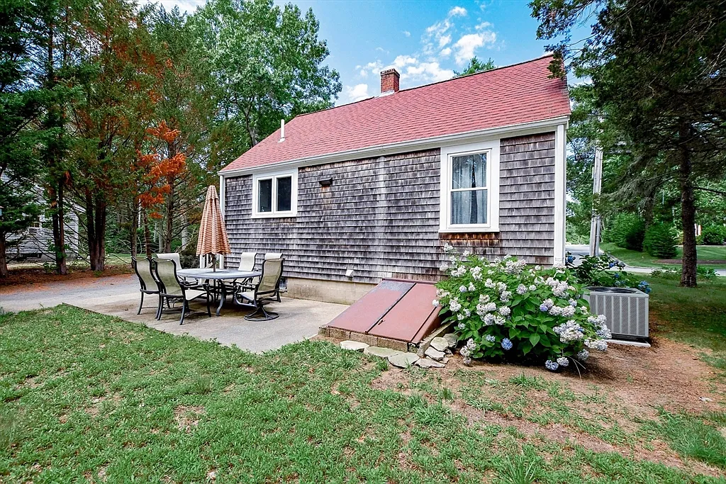1 bed, 1.0 bath, 676 sqft, $1,900 — Photo 4