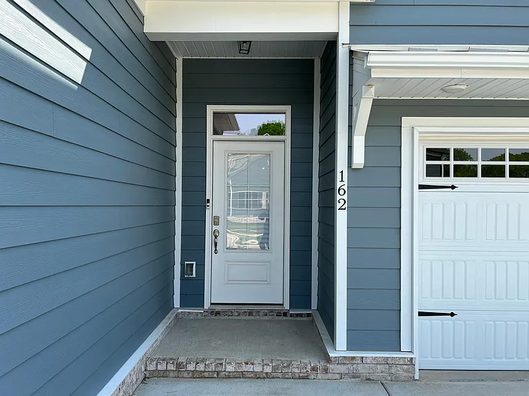 Entryway. No Pets.