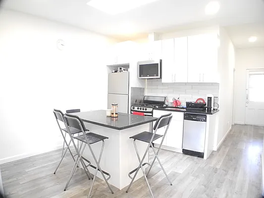 Rented by Beyond Property Group | media 28