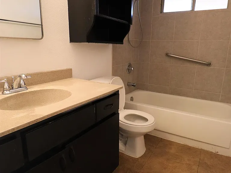 7122 N 48th Ave — Photo 2