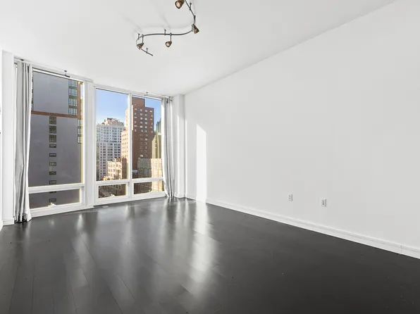 300 East 23rd Street image 4 of 9