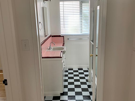 2nd image of 325 Idaho Ave #1
