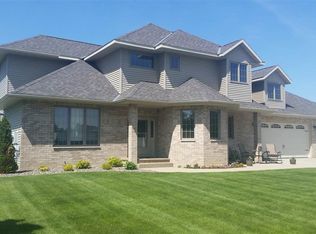 208 16th Ave NE, Willmar, MN 56201