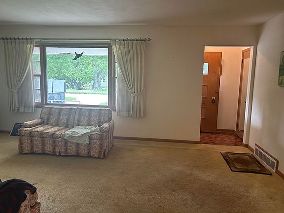 3rd image of 1112 Blenheim Dr