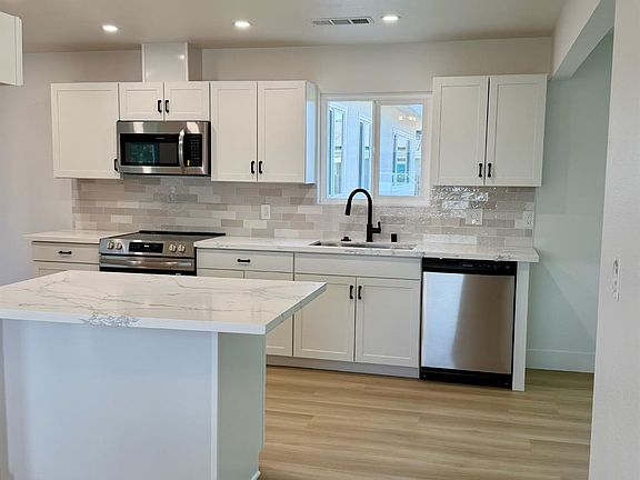 5th image of 165 W Deodar Ln
