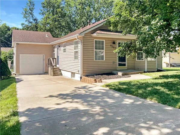 6027 W 53rd Pl, Mission, KS 66202