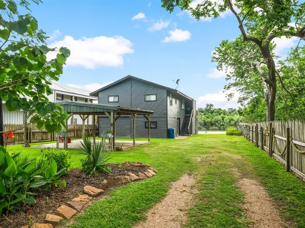 215 Selkirk Rd, Bay City, TX 77414