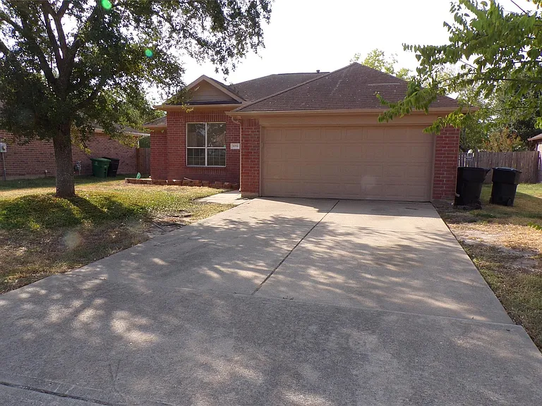 16006 Hiram Clarke Rd — Photo 1