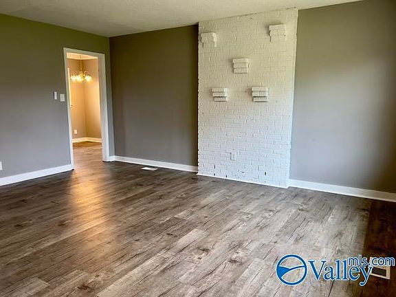 4th image of 1717 Club View Dr NW