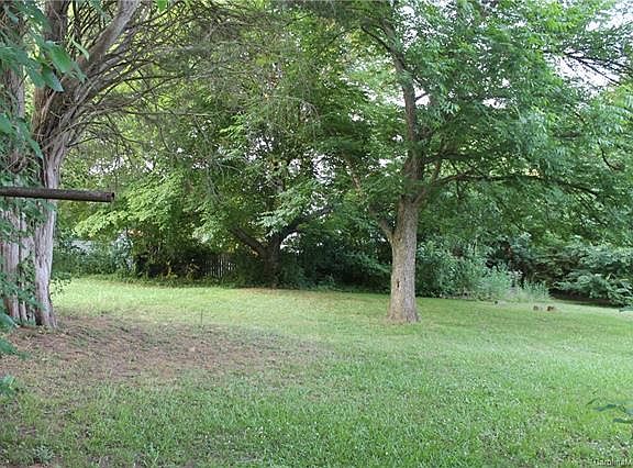 5th image of 207 Crescent Dr