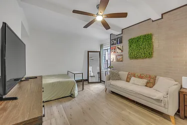 25 Tudor City Place, #1707