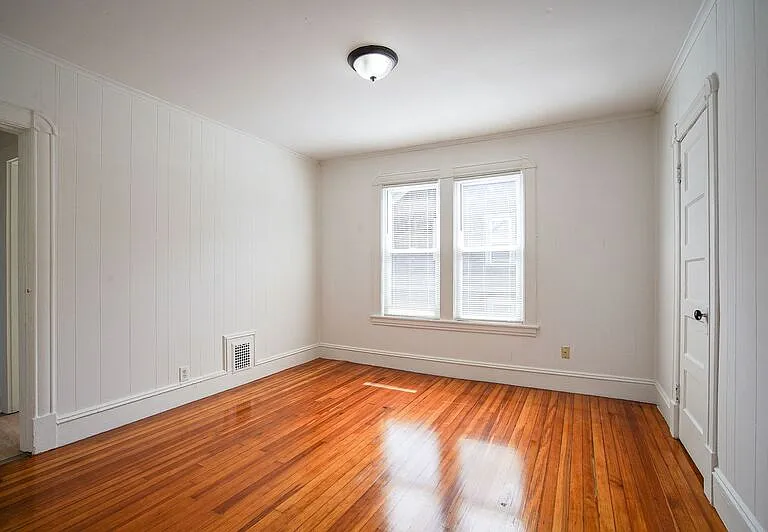 11-13 Newman St #3 — Photo 11
