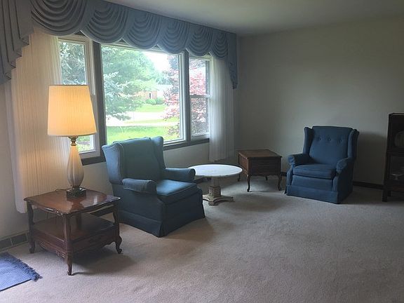 5th image of 611 Concord Pl
