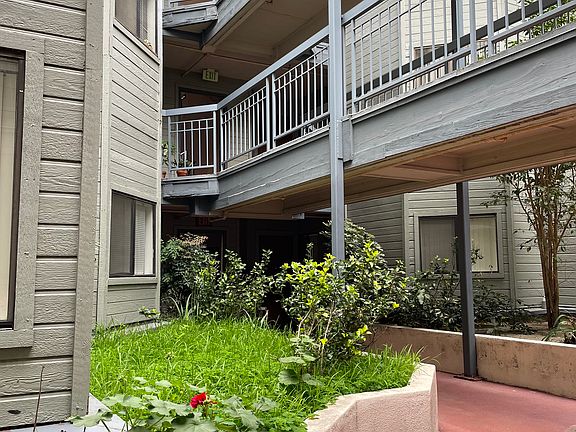 3rd image of 411 Palm Dr APT 101