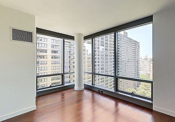 3rd image of 200 W 67th St APT 25F