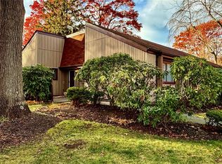 82 Strathmore Gate Dr, Stony Brook, NY 11790