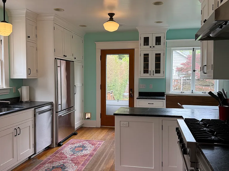 4534 Thackeray Pl NE — Photo 2