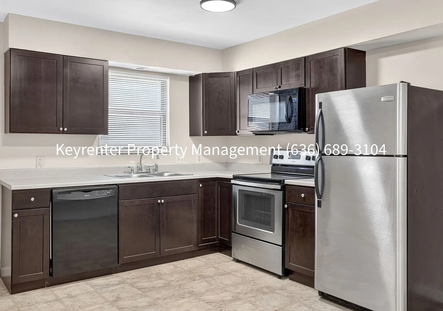 Spacious 2-Bedroom Duplex with Finished Walkout Lower Level — Photo 4