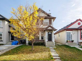 107 SW Cranberry Grn SE, Calgary, AB T3M1L3