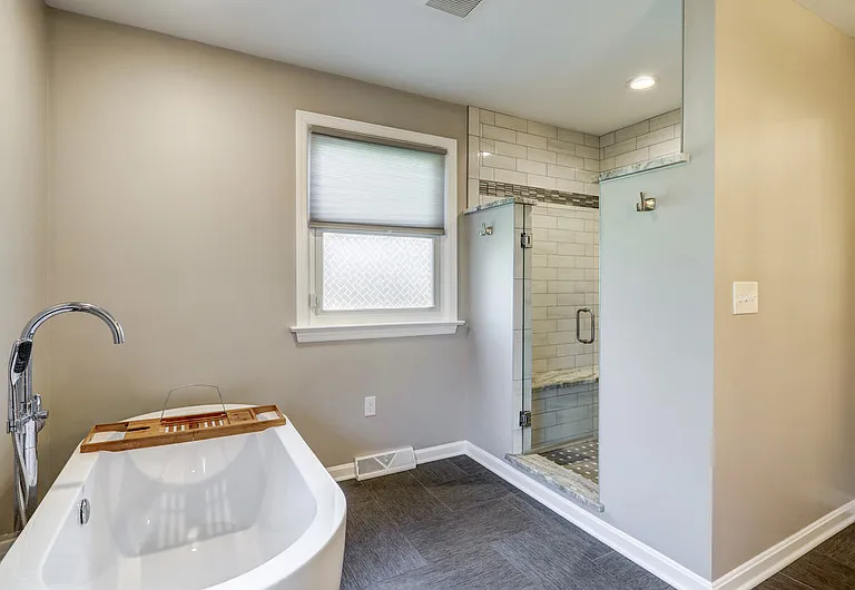 1827 Larchmont Ln — Photo 49